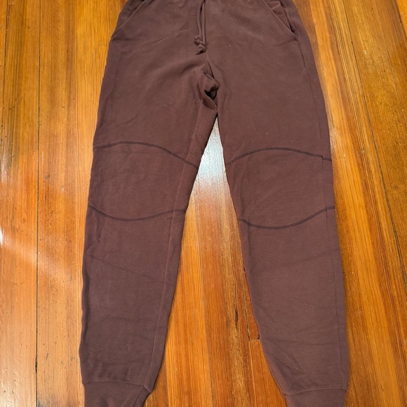 ALO Joggers - Picture 2 of 2